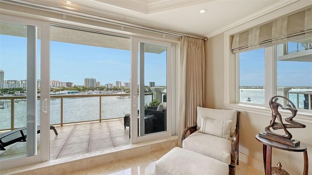 464 GOLDEN GATE POINT 702, Sarasota, FL 34236