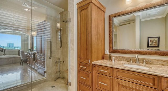 464 GOLDEN GATE POINT 702, Sarasota, FL 34236