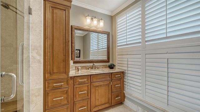 464 GOLDEN GATE POINT 702, Sarasota, FL 34236