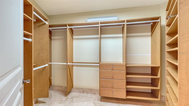 464 GOLDEN GATE POINT 702, Sarasota, FL 34236