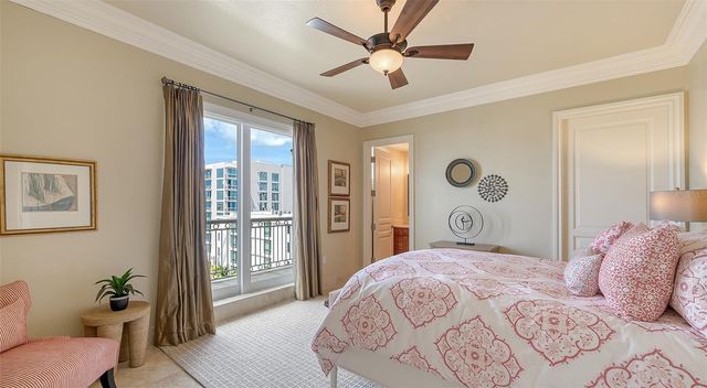 464 GOLDEN GATE POINT 702, Sarasota, FL 34236