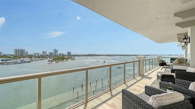 464 GOLDEN GATE POINT 702, Sarasota, FL 34236