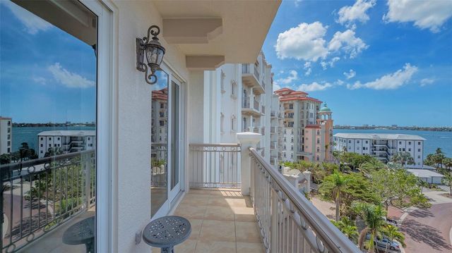 464 GOLDEN GATE POINT 702, Sarasota, FL 34236