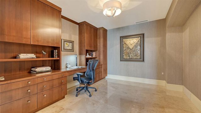 464 GOLDEN GATE POINT 702, Sarasota, FL 34236