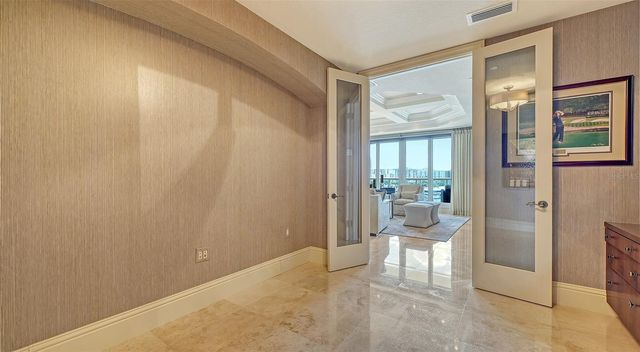 464 GOLDEN GATE POINT 702, Sarasota, FL 34236