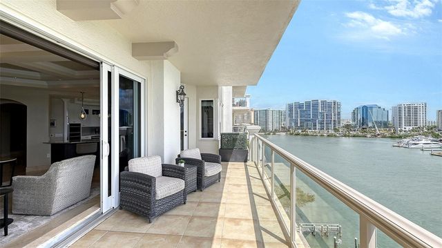 464 GOLDEN GATE POINT 702, Sarasota, FL 34236