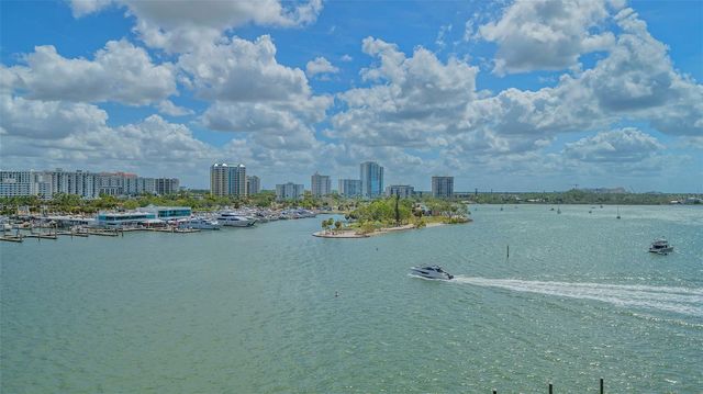 464 GOLDEN GATE POINT 702, Sarasota, FL 34236
