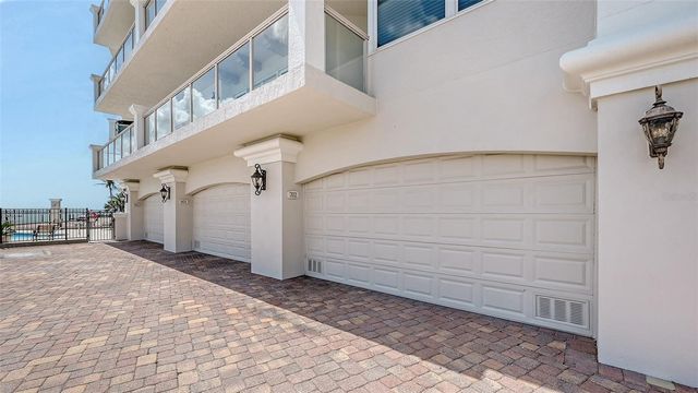464 GOLDEN GATE POINT 702, Sarasota, FL 34236
