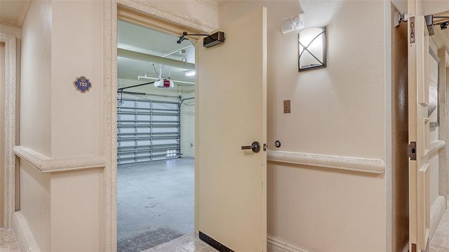 464 GOLDEN GATE POINT 702, Sarasota, FL 34236