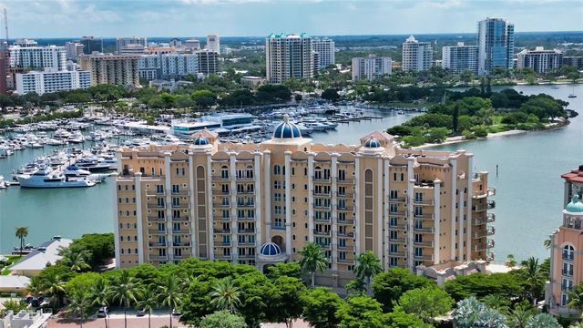 464 GOLDEN GATE POINT 702, Sarasota, FL 34236