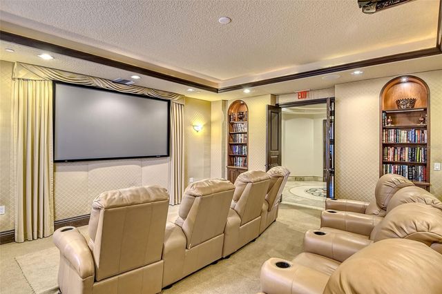 464 GOLDEN GATE POINT 702, Sarasota, FL 34236