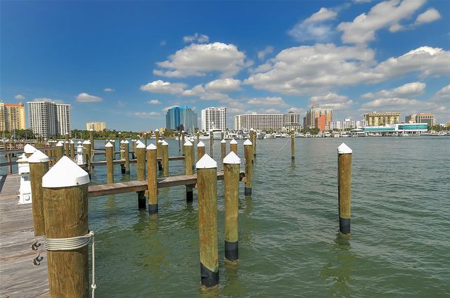 464 GOLDEN GATE POINT 702, Sarasota, FL 34236