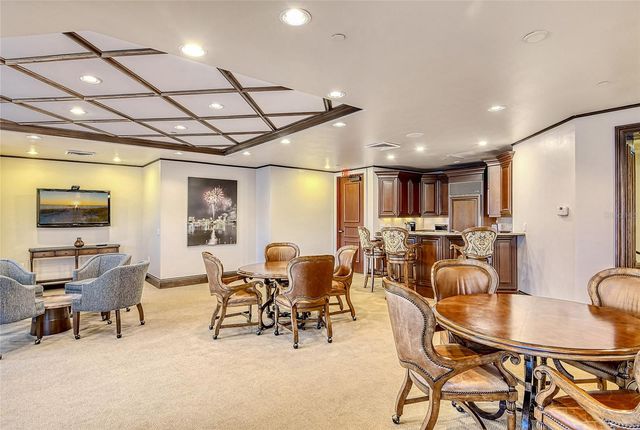 464 GOLDEN GATE POINT 702, Sarasota, FL 34236