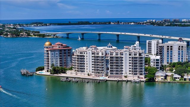 464 GOLDEN GATE POINT 702, Sarasota, FL 34236