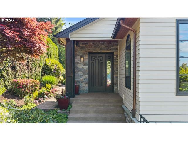 5828 Sw CHELTENHAM Dr, Portland, OR 97239