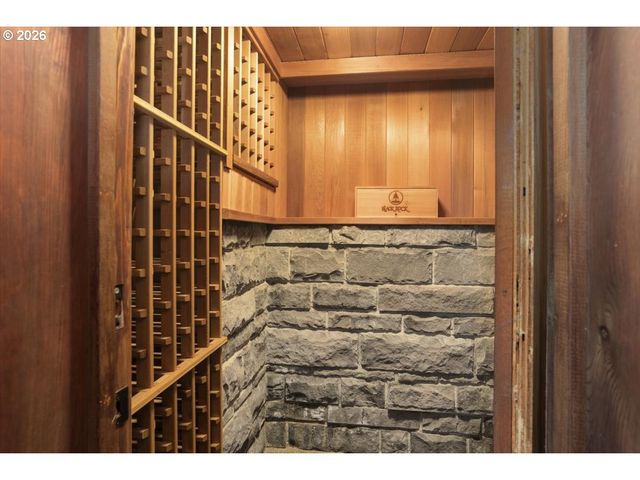 5828 Sw CHELTENHAM Dr, Portland, OR 97239
