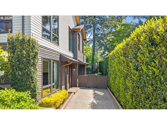 5828 Sw CHELTENHAM Dr, Portland, OR 97239