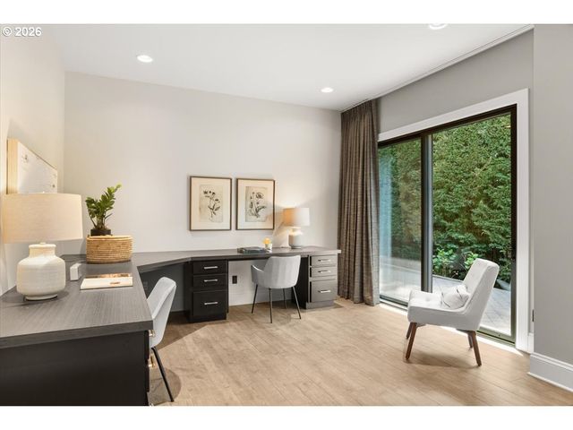 5828 Sw CHELTENHAM Dr, Portland, OR 97239