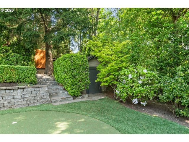 5828 Sw CHELTENHAM Dr, Portland, OR 97239