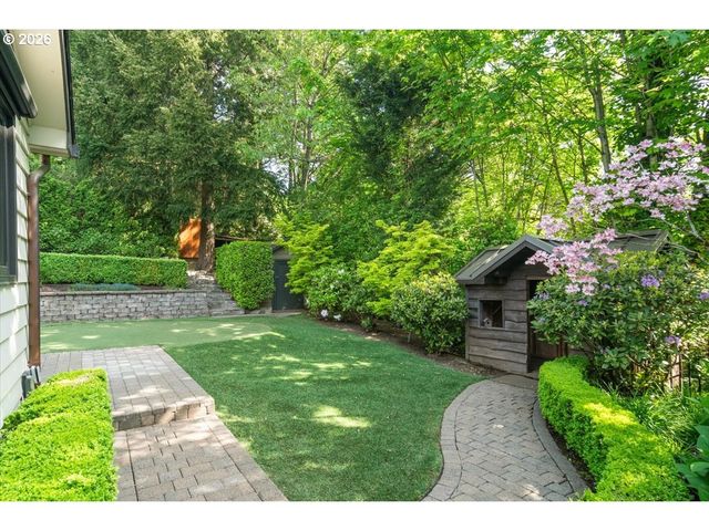 5828 Sw CHELTENHAM Dr, Portland, OR 97239