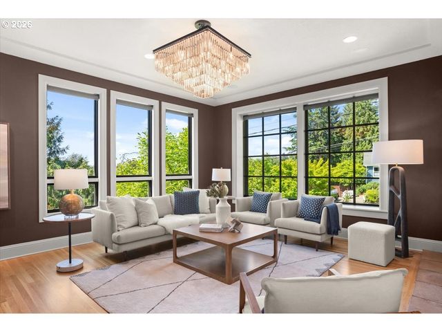 5828 Sw CHELTENHAM Dr, Portland, OR 97239