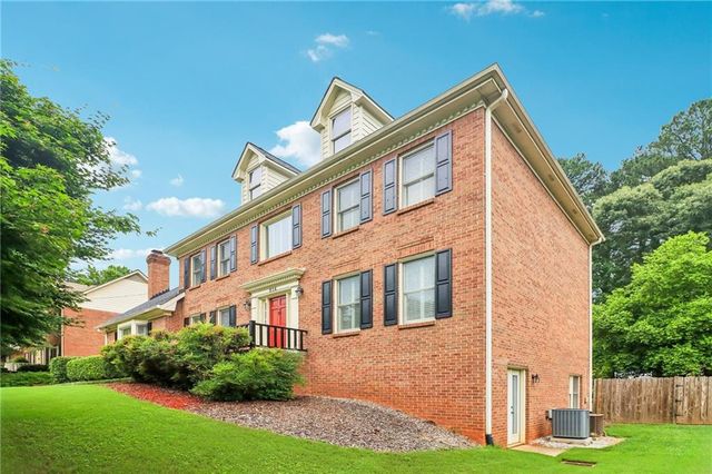 914 Newcastle Drive SW, Lilburn, GA 30047