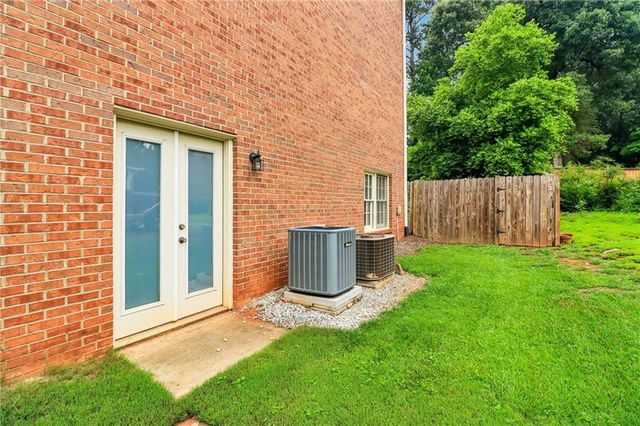914 Newcastle Drive SW, Lilburn, GA 30047