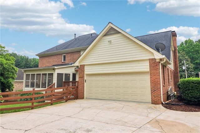 914 Newcastle Drive SW, Lilburn, GA 30047