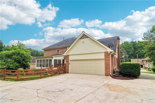 914 Newcastle Drive SW, Lilburn, GA 30047