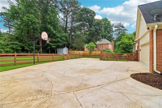 914 Newcastle Drive SW, Lilburn, GA 30047