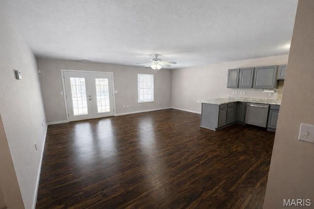 902 Pine Avenue, Warrenton, MO 63383