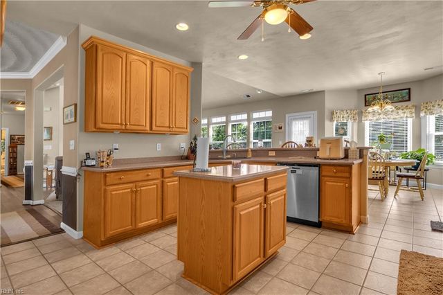 504 Dorothy CT, Chesapeake, VA 23323