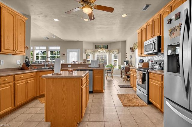 504 Dorothy CT, Chesapeake, VA 23323
