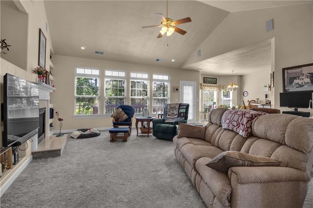 504 Dorothy CT, Chesapeake, VA 23323