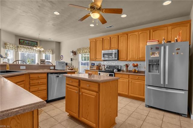 504 Dorothy CT, Chesapeake, VA 23323