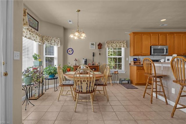 504 Dorothy CT, Chesapeake, VA 23323