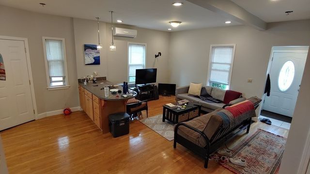 33 Eastburn St 1, Boston, MA 02135