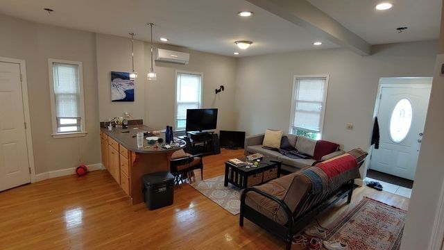 33 Eastburn St 1, Boston, MA 02135