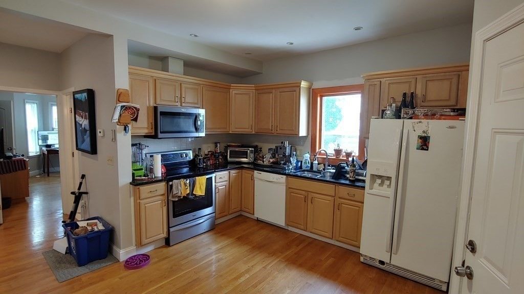 33 Eastburn St 1, Boston, MA 02135