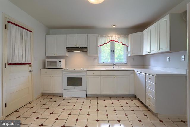 26 AMHERST DR, Camp Hill, PA 17011