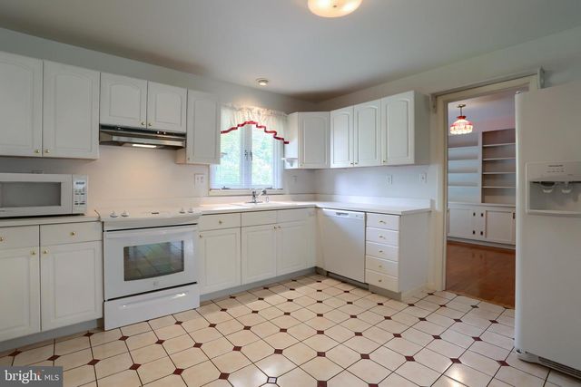 26 AMHERST DR, Camp Hill, PA 17011