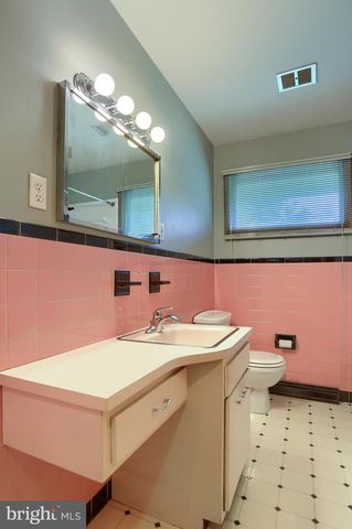 26 AMHERST DR, Camp Hill, PA 17011