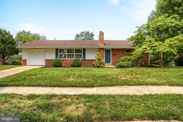 26 AMHERST DR, Camp Hill, PA 17011