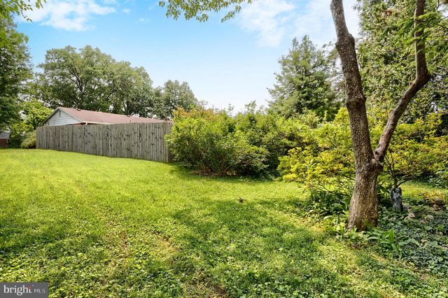 26 AMHERST DR, Camp Hill, PA 17011