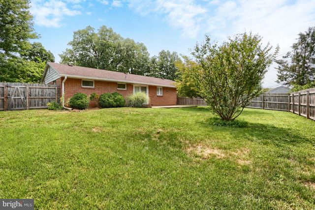 26 AMHERST DR, Camp Hill, PA 17011