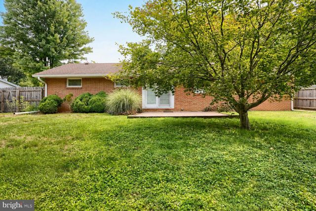 26 AMHERST DR, Camp Hill, PA 17011
