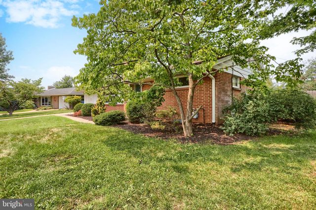 26 AMHERST DR, Camp Hill, PA 17011