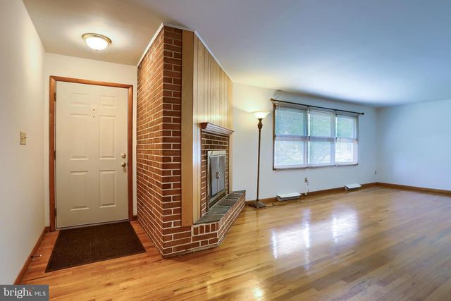 26 AMHERST DR, Camp Hill, PA 17011