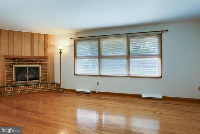 26 AMHERST DR, Camp Hill, PA 17011