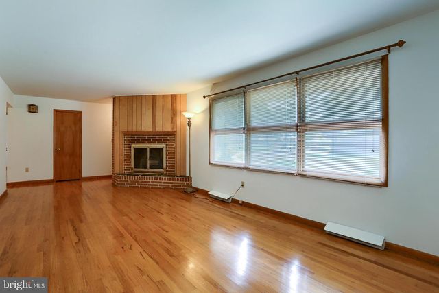 26 AMHERST DR, Camp Hill, PA 17011